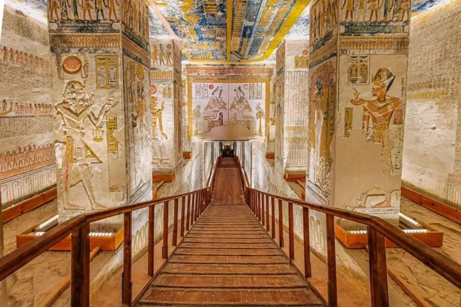 Luxor Day Tour: Valley of Kings & Queens & Hatchepsut Temples