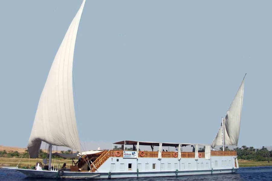 Petra to the Pyramids & Nile Yacht Cruise in a Luxury Tour